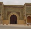 Maroc (المغرب) - Meknès (مكناس) - Bab Mansour. La construction de cette porte a été (...)