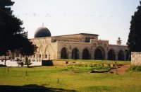 Jérusalem (القدس) - Mosquée Al-'Aqsa (المسجد الأقصى) - C'est la plus grande mosquée (...)